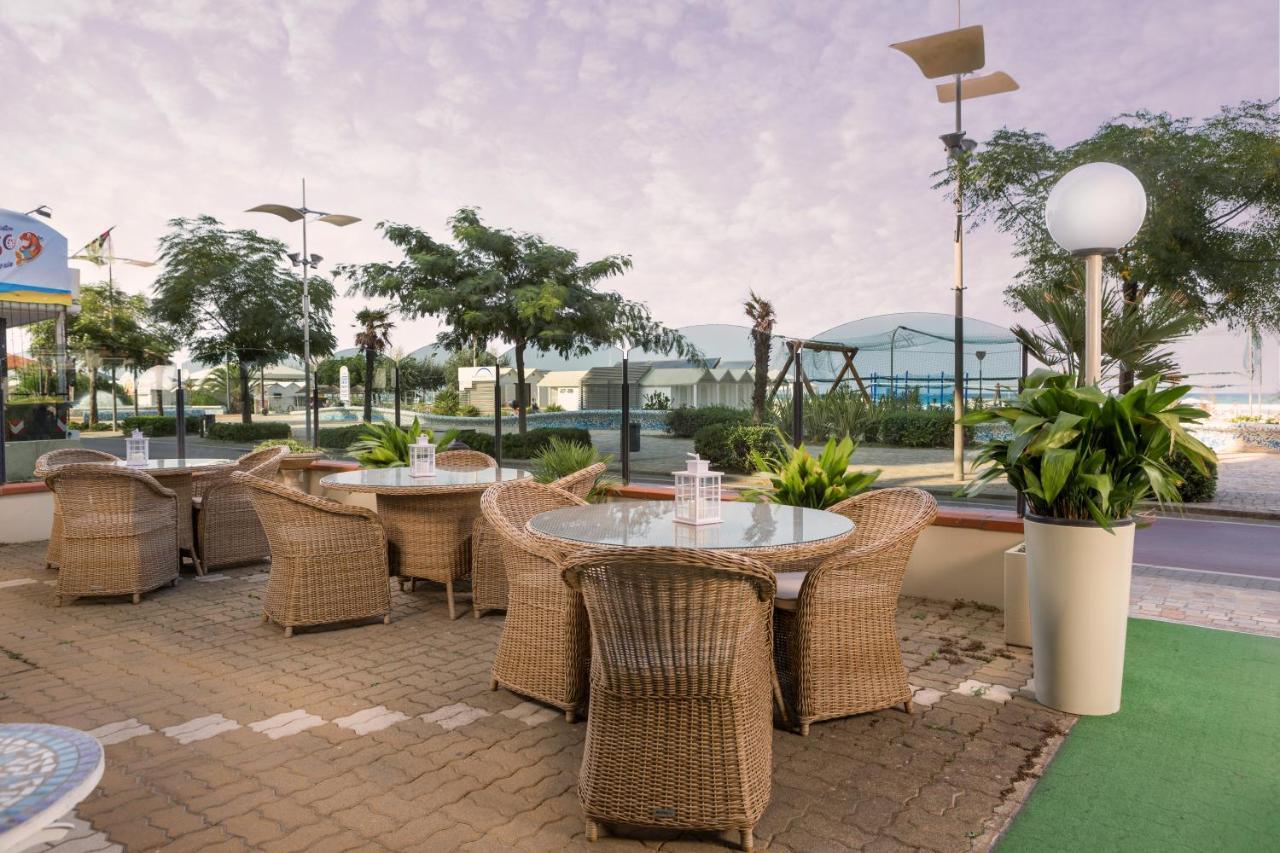 Ambasciatori Hotel - Beach Front -Breakfast Xxl & Brunch Until 12 30Pm Misano Adriatico Εξωτερικό φωτογραφία
